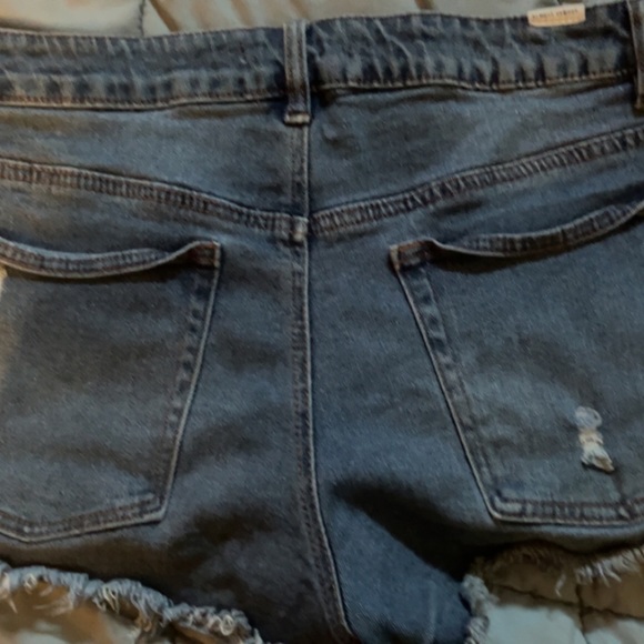 Almost famous Jean shorts - Picture 2 of 2